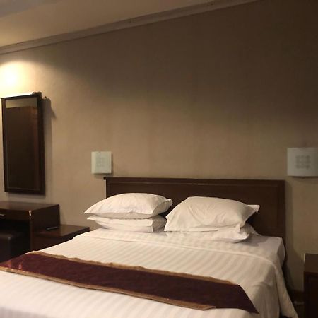 Enhaii Hotel Bandung Exterior foto