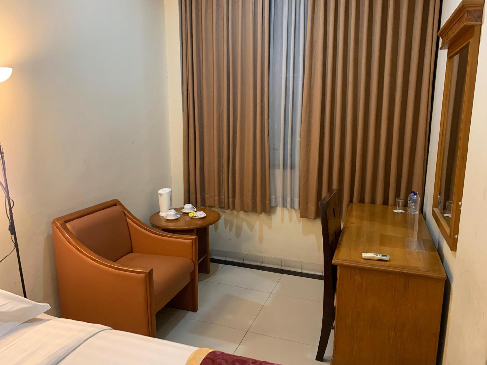 Enhaii Hotel Bandung Exterior foto